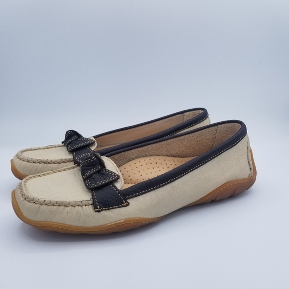 L.L. Bean Pebbled Leather Tan Bow Loafers size 7.5 - Picture 2 of 15